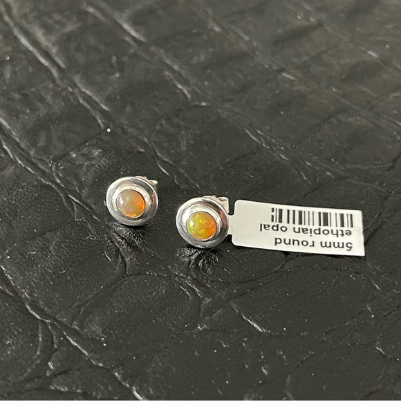 Sterling Silver 925 Cabachon Ethiopian Opal earrings - Picture 4 of 9